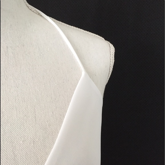 NWT. CHARLOTTE RUSSE White halter top. Sz S - Picture 3 of 5